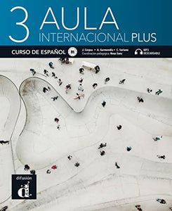 Book cover of '3 Aula Internacional Plus' with people on a white surface and blue top section.